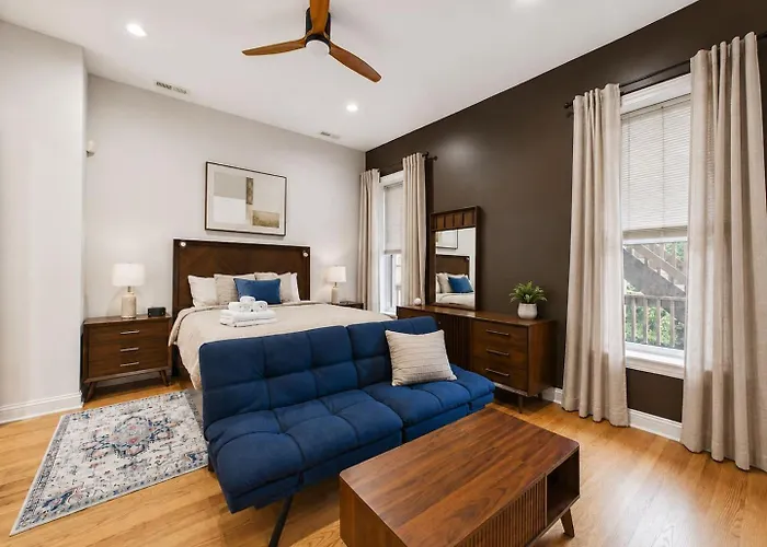 Mid-century Boho Oasis Pet-friendly Garage Apartment Chicago