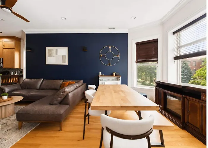 Mid-century Boho Oasis Pet-friendly Garage * Chicago