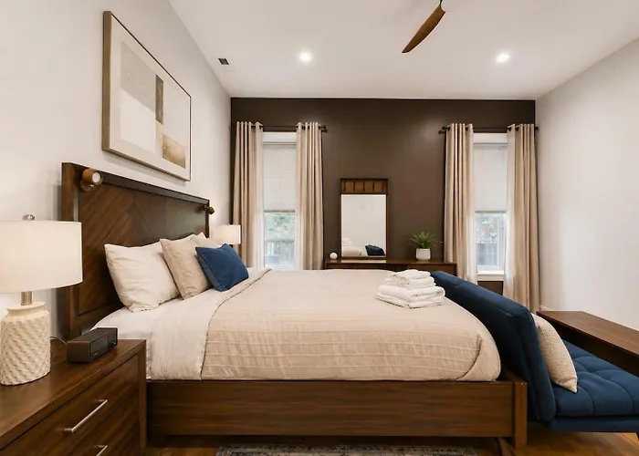 Mid-century Boho Oasis Pet-friendly Garage Apartment Chicago