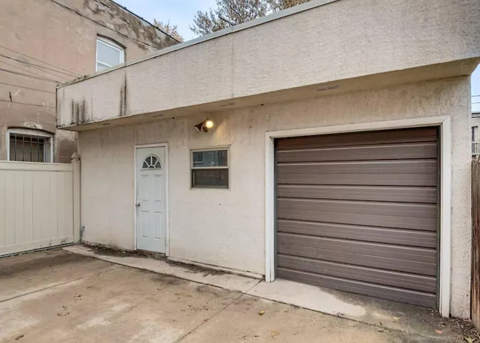Mid-century Boho Oasis Pet-friendly Garage Apartment Chicago