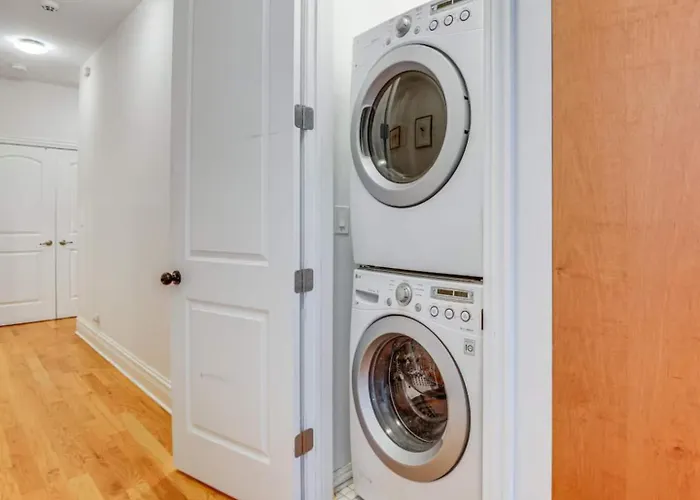 Apartment Mid-century Boho Oasis Pet-friendly Garage *