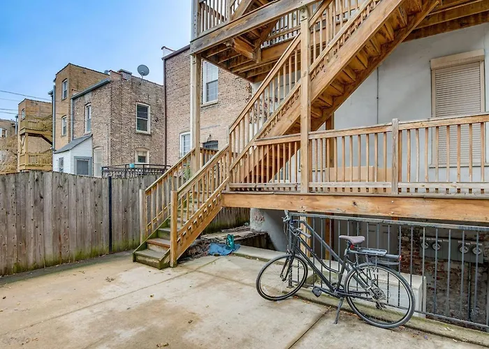 Apartment Mid-century Boho Oasis Pet-friendly Garage *